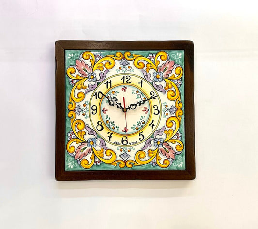Orologio in cornice di legno su piastrella in ceramica di Vietri